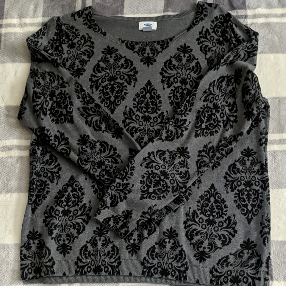 Light weight sweater